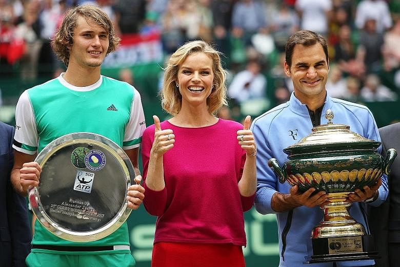 Swiss maestro Roger Federer (right) posing with the Halle Open trophy next to Czech actress-model Eva Herzigova and runner-up Alexander Zverev of Germany.