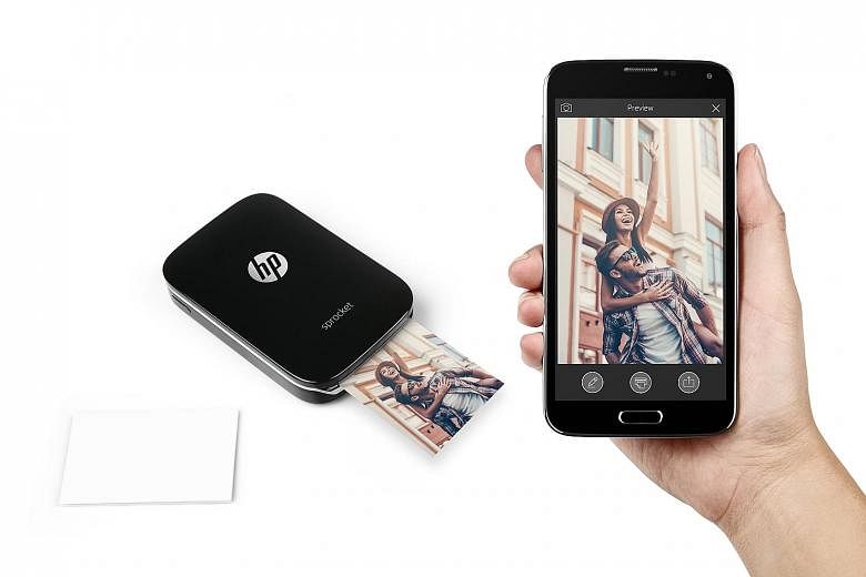 The HP Sprocket does not use any ink cartridge. You load it with the HP Zink Sticky-Backed Photo Paper.