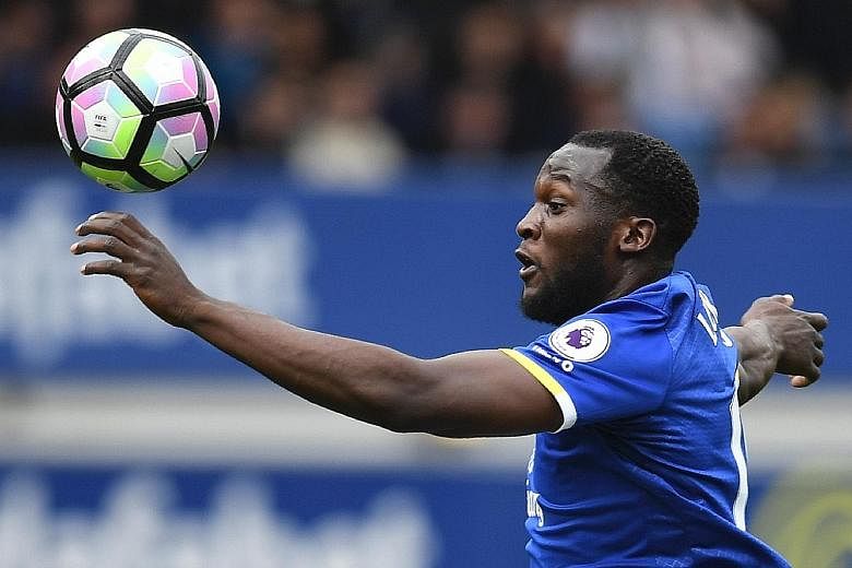Everton striker Romelu Lukaku is on holiday in Los Angeles, where Manchester United will begin their pre-season tour. The Belgium international may have his medical in the United States ahead of the transfer.