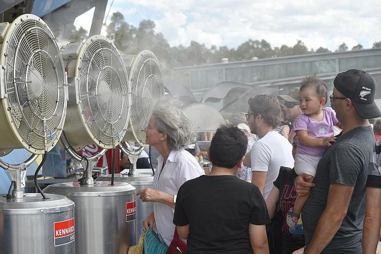 People trying to cool themselves down in Sydney earlier this year when the temperature soared to 40 deg C.