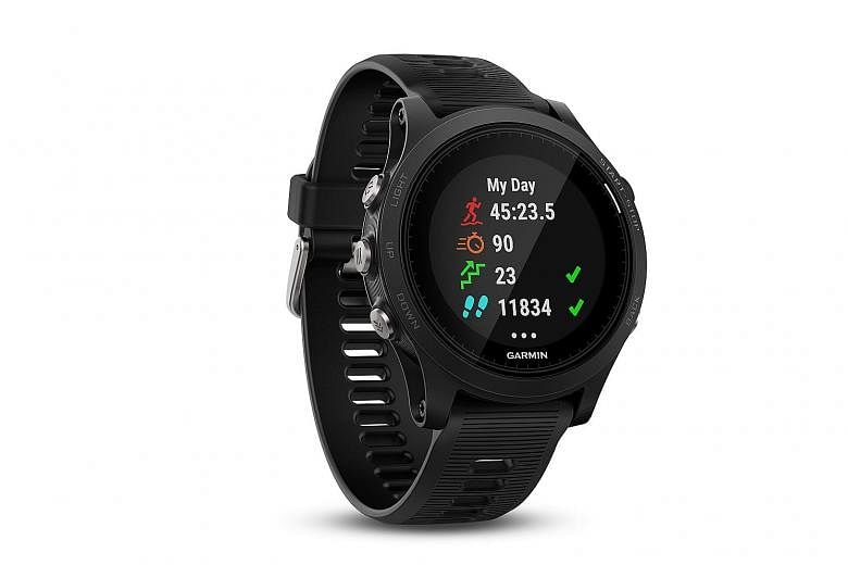 The Garmin Forerunner 935 is for serious athletes such as ultra-marathon runners and triathletes who do not need the looks, bulk and weight of the flagship Fenix 5.