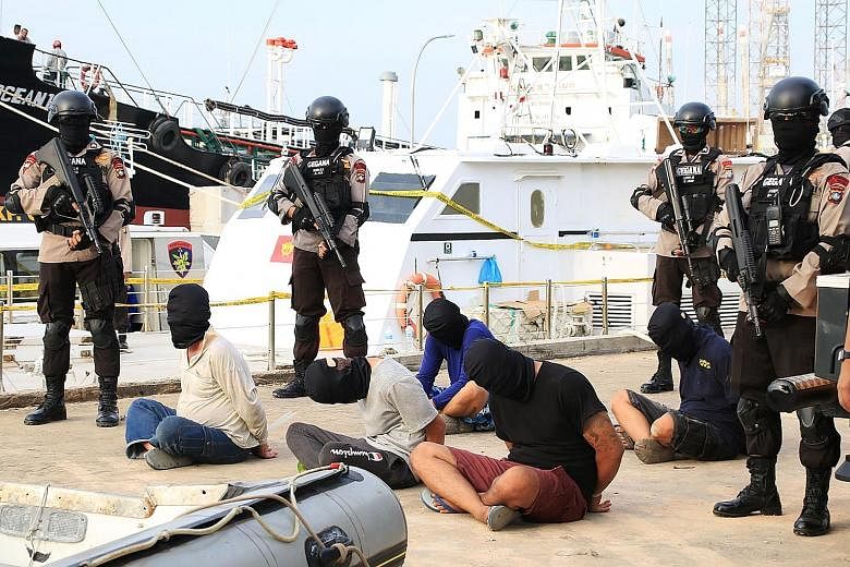 Indonesian police watching over five Taiwanese crew members arrested last Sunday from a boat that had allegedly transported a tonne of crystal meth, in Batam. At an event in Jakarta on Friday night, President Joko Widodo warned that the drug situatio