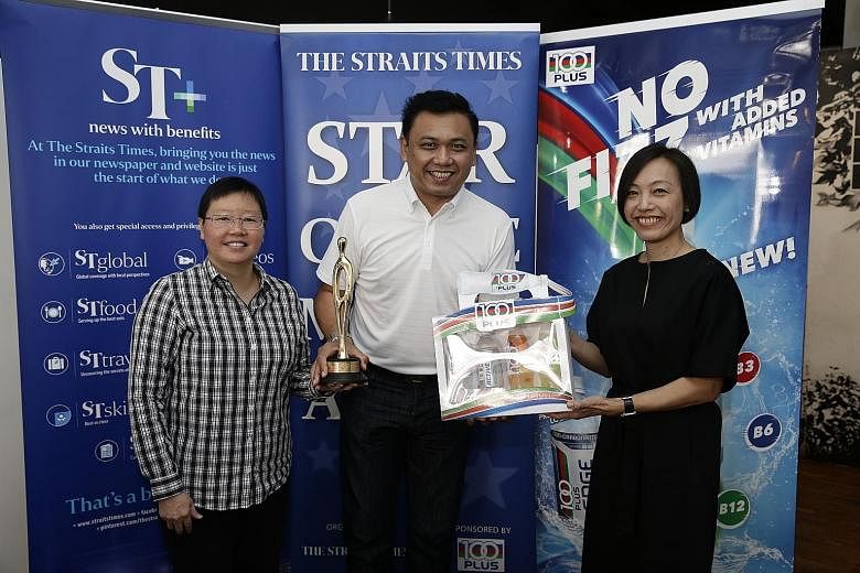 Singapore darts player Harith Lim poses with The Straits Times' Star of the Month award alongside ST Sports Editor lee Yulin (left) and Jennifer See, general manager of F&N Foods Singapore. He won the award with Paul Lim (above), who is based in Hong