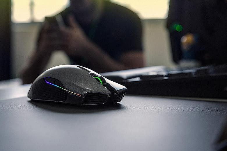 The Razer Lancehead is a superb mouse to use. Its grip is comfortable and its response to your hand movement is lightning quick.