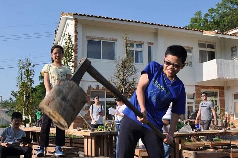 Some 60 visitors having dinner in Dahu town in Miaoli as part of a day-long trip in May organised to introduce them to the Hakka way of life, including the cuisine and music. President Tsai Ing-wen, a Hakka herself, promised to revitalise the Hakka c