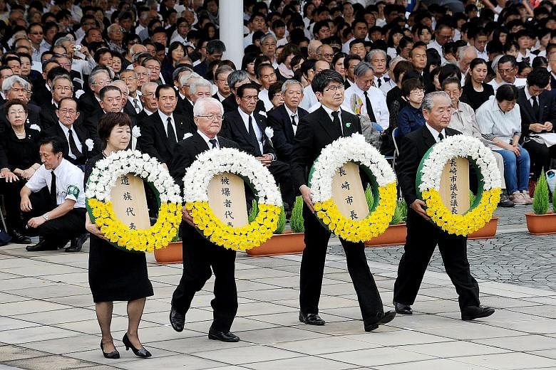 Nagasaki Mayor Tomihisa Taue (second from right) with representatives of bombing victims at a ceremony yesterday to mark the 1945 nuclear bombing of the city.