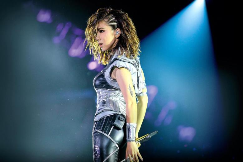 Concert review: HK singer G.E.M.'s big vocals fill the Indoor Stadium ...