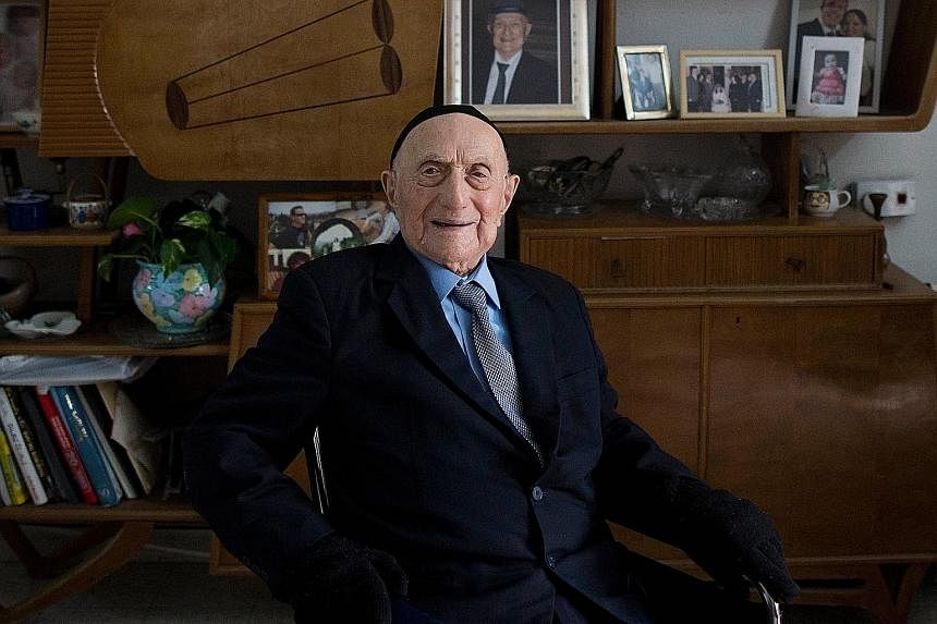 Mr Yisrael Kristal at his home in the Israeli city of Haifa in January 2015. He died a month before his 114th birthday.