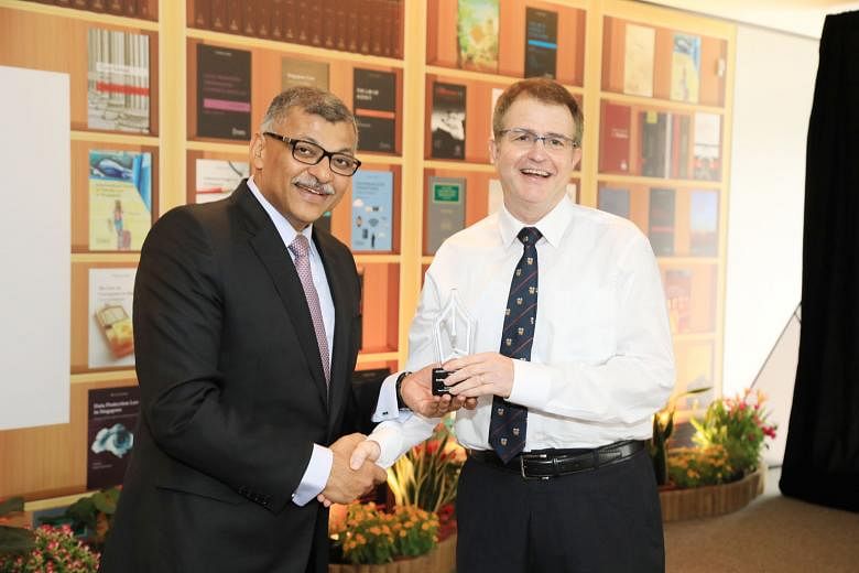 Professor Jeffrey Pinsler receiving the inaugural Academy Publishing Award from Chief Justice Sundaresh Menon. Prof Pinsler's book Ethics And Professional Responsibility is the best-selling title from Academy Publishing's Law Practice series, having sold 