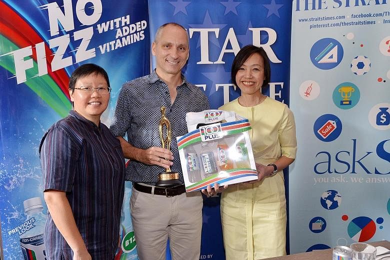 National swimming head coach Stephan Widmer receiving the ST Star of the Month award from Jennifer See, general manager of F&N Foods Singapore, and ST sports editor Lee Yulin (left) on behalf of Quah Jing Wen. The swimmer was absent due to her SEA Ga