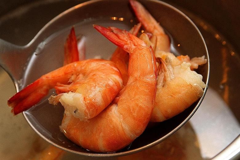 Epinephrine pens, when used, can reverse symptoms of allergic reactions caused by food such as prawns.