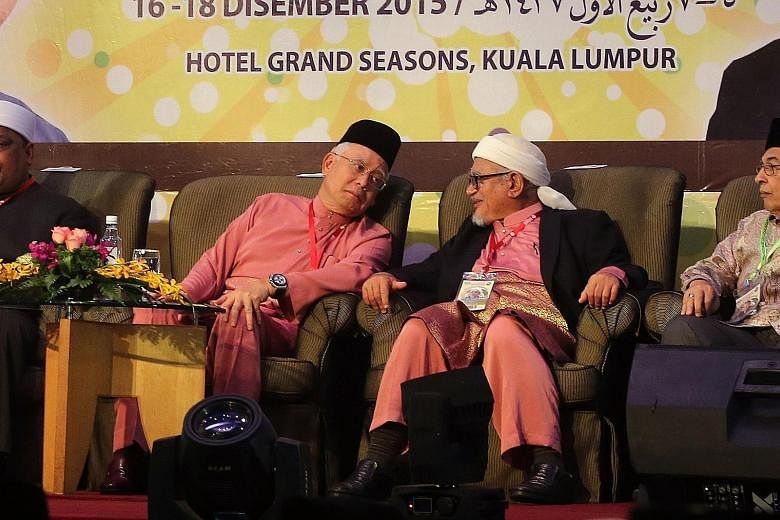 Malaysian Prime Minister Najib Razak (far left) and Parti Islam SeMalaysia president Abdul Hadi Awang have been in near-daily contact for several months, with plans afoot to cooperate in Selangor at a general election due within a year, sources say.