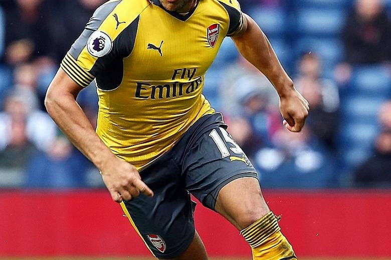 Alex Oxlade-Chamberlain has opted against joining champions Chelsea, in part because there was a high chance he would have been played out of position at wing-back. Liverpool manager Jurgen Klopp's magnetism also swayed the 24-year-old.