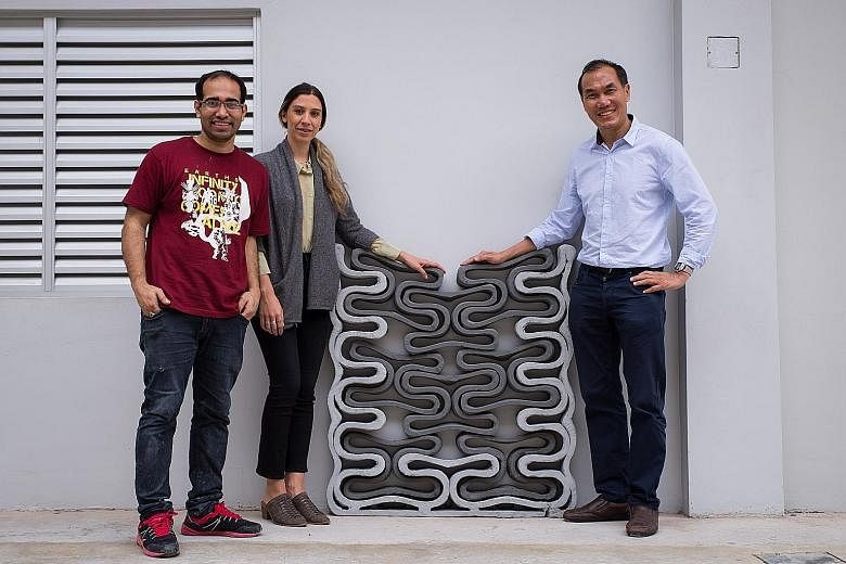 Left: A small-scale version of a squash court whose walls are 3D-printed using a material comprising fly ash, a by-product from coal burning. Above (from left): NTU PhD student Panda Biranchi Narayan, research associate Catherine Soderberg and Associ