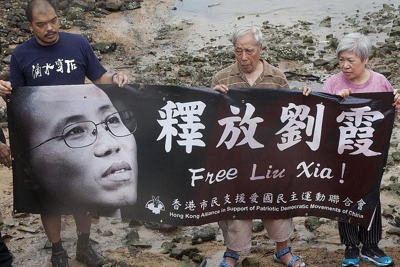 The Hong Kong Alliance in Support of Patriotic Democratic Movements in China held a rally in Hong Kong yesterday calling for Madam Liu Xia's release.