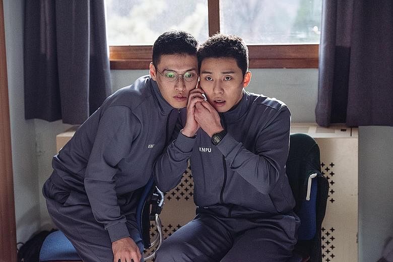 Kang Ha Neul and Park Seo Jun (far right) star as police academy students working a case on their own time in Midnight Runners.