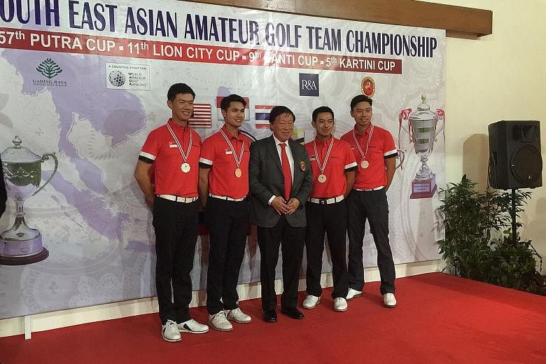 Murdaya Widyawimarta Poo, president of the Indonesia Golf Association, with the Singapore men's golf team in Jakarta. They finished second to Thailand in the Putra Cup for the second year running.