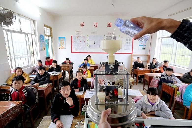 Chinese students learning about the weather in a school in Guangxi province. Online schools are now trying to replicate the benefits of live classes.