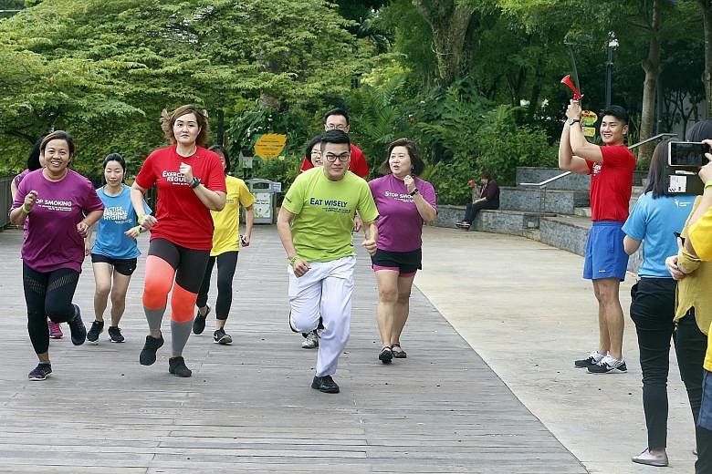 Khoo Teck Puat Hospital staff nurse Liew Han Ming (in green) and other KTPH staff taking part in a 2.4km run in a fitness challenge earlier this month. Mr Liew says exercising at his workplace helped him lose weight. Chicken with brown rice - the def