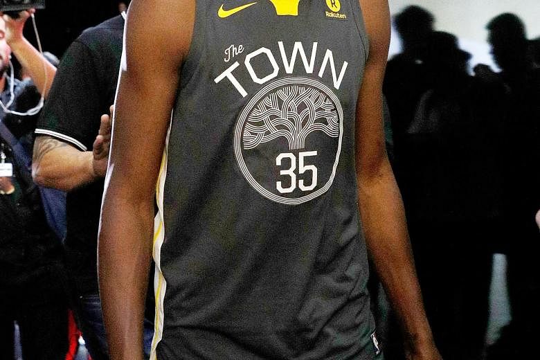 Kevin Durant in the new Golden State jersey. He will cut down on social media.