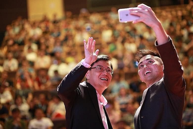 Minister of Finance Heng Swee Keat, with Startup Weekend Singapore Mega lead organiser Durwin Ho Hsu Tian, taking a wefie at the event held at NUS University Town yesterday.