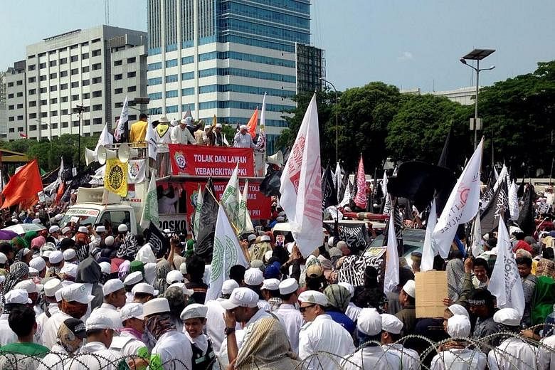 About 3,000 people attended an anti-communist rally in Jakarta yesterday. The organisers had expected 50,000 to show up. Observers said the poor turnout showed the Red scare seems to have little traction.