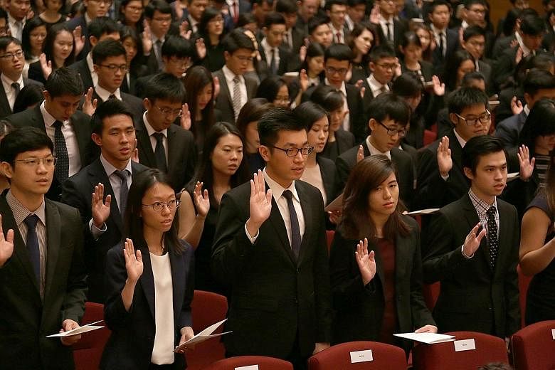 About 400 doctors took their Physician's Pledge yesterday at a ceremony at the National University of Singapore.