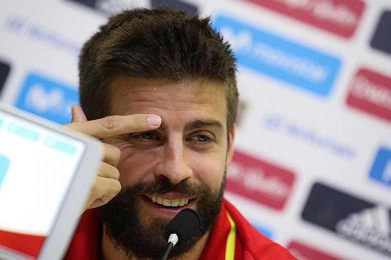 Spain and Barcelona defender Gerard Pique in a news conference at the training grounds in Las Rozas yesterday. He insists that he does not back either side in the Catalonia independence debate.