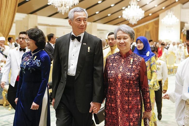 Prime Minister Lee Hsien Loong calling on Sultan Hassanal Bolkiah at the Istana Nurul Iman in Brunei yesterday. Brunei's Sultan Hassanal Bolkiah and his wife, Raja Isteri Pengiran Anak Hajah Saleha, arriving for the banquet last night, followed by In