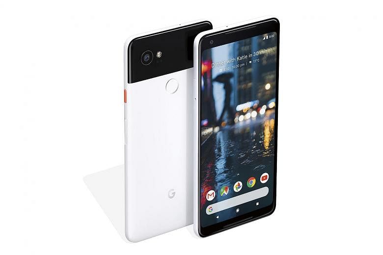 The metal build of the Pixel 2 XL and the smaller Pixel 2 means that the smartphones do not support wireless charging.