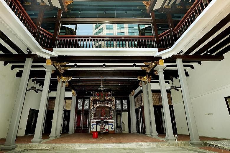 Located on the corner of Telok Ayer Street and Cross Street, the original single-storey building had become worn out by 1844 and funds were raised for its reconstruction to today's two-storey structure. In the main hall of the Ying Fo Fui Kun clan as