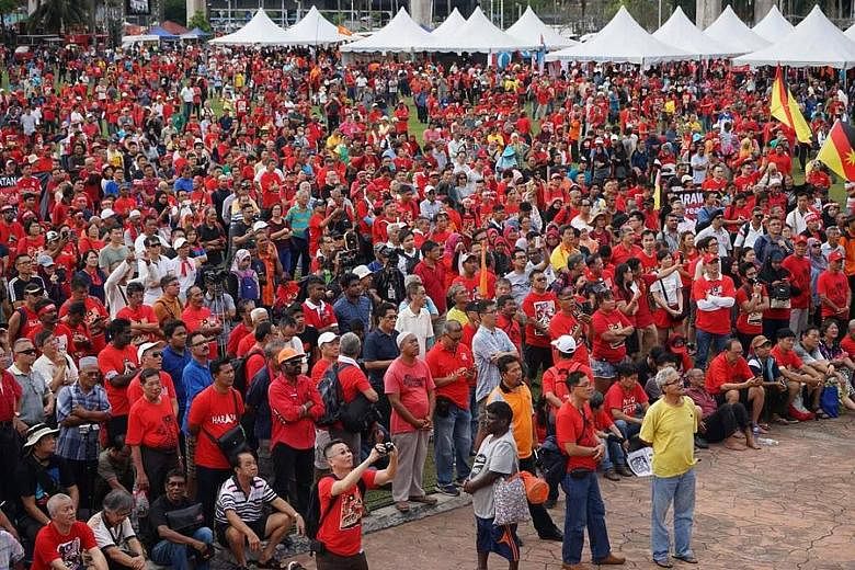 More than 5,000 people attended the "Love Malaysia, Anti-Kleptocracy" rally organised by opposition pact Pakatan Harapan in Petaling Jaya yesterday evening. The carnival-like gathering, held to protest against the lack of government action over the f