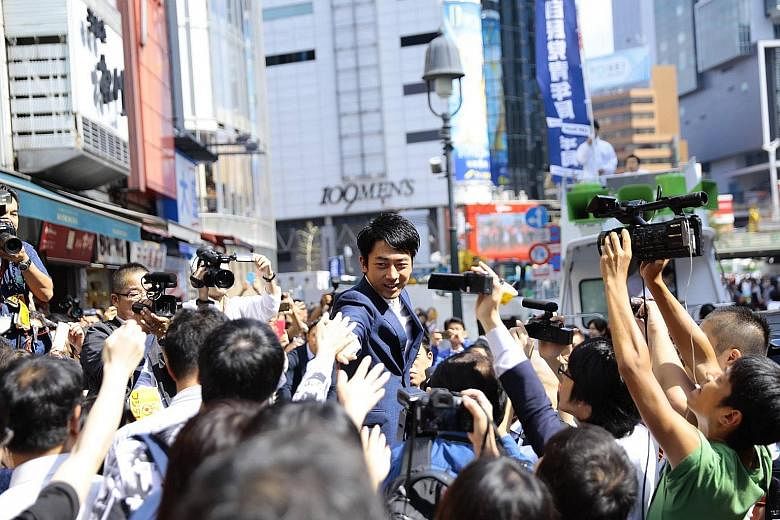 Political blue blood Shinjiro Koizumi of the ruling Liberal Democratic Party speaking in Shibuya in Tokyo on Monday. He has also spoken in Hokkaido, the disaster-stricken Tohoku region, and yesterday, gave four stump speeches in Kyoto in central Japa