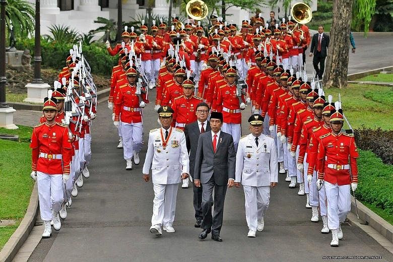 Sri Sultan Hamengkubuwono X is a highly respected figure who almost ran for president in 2009. Leading a procession on the Istana grounds in Jakarta are (from left) Sri Sultan Hamengkubuwono X, Indonesian President Joko Widodo and Yogyakarta Deputy G