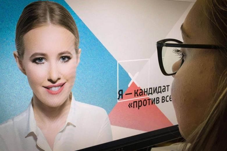 Russian Journalist for L'Officiel Ksenia Sobchak wears a Chanel suit  News Photo - Getty Images