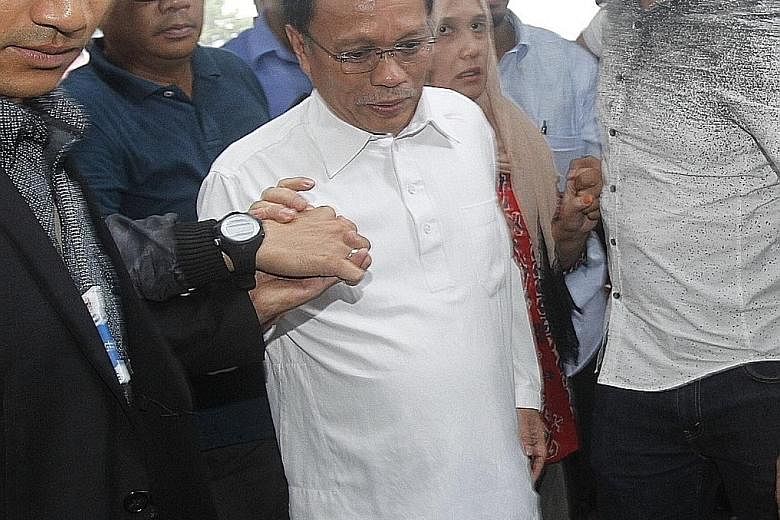 Sabah opposition leader Shafie Apdal will be remanded for four days to help in investigations related to alleged abuse of power and misappropiation of RM1.75 billion (S$563 million) in funds when he was rural development minister. He was detained by 