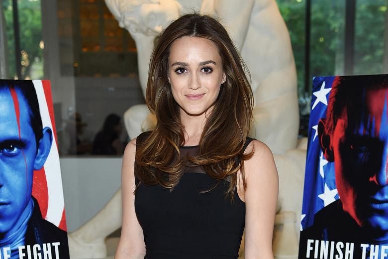 Actress Heather Lind says former US president George H. W. Bush groped her in an incident four years ago.