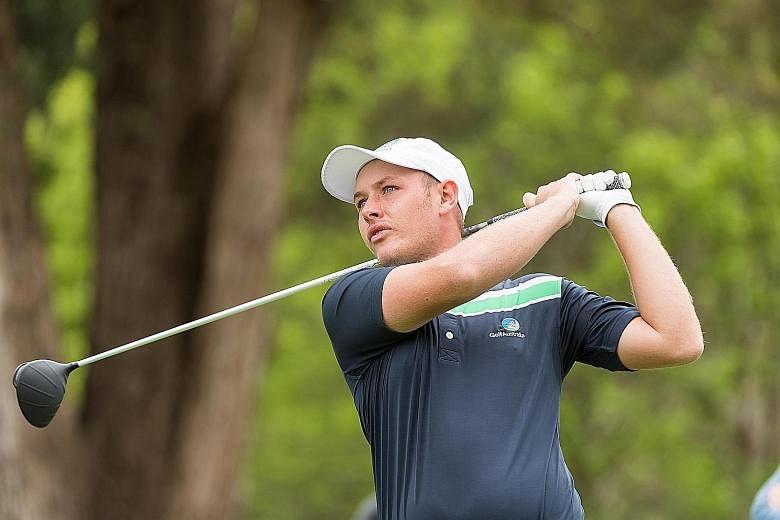 Shae Wools-Cob fired an eight-under 63 to take a four-shot lead after the first round at the Royal Wellington Club in New Zealand.