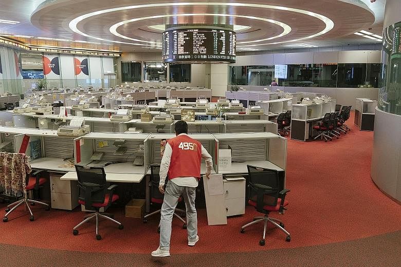 Under a pilot plan to be introduced next year, Hong Kong's stock exchange will allow companies with multiple classes of shares to raise capital in the city, in effect abandoning the principle of "one share, one vote".