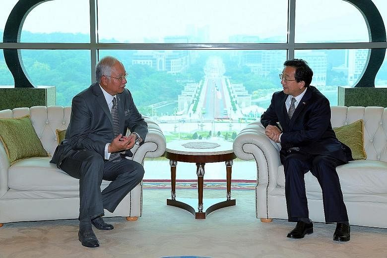 China's outgoing ambassador to Malaysia Huang Huikang meeting Malaysian Prime Minister Najib Razak on Oct 13, during his farewell visit. The meeting took place in Datuk Seri Najib's office in Putrajaya.