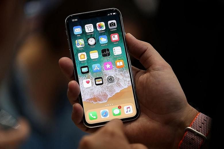 Delivery times for the new iPhone X lengthened to as much as six weeks in the United States last Friday.