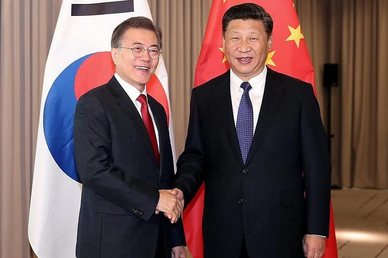 South Korean President Moon Jae In (far left) and Chinese President Xi Jinping in Berlin for the G-20 summit in July. Talks to resolve the missile shield issue started after their meeting on the sidelines of the event, says South Korea's presidential