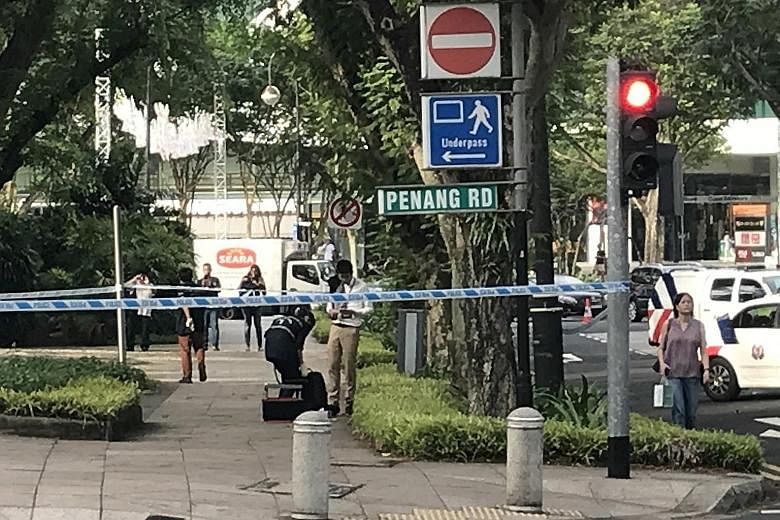 A suspicious item spotted yesterday near the Istana that resembled a grenade was actually a toy, said the police. A sharp-eyed caller made a report at about 2pm after noticing it near the junction of Penang Lane and Penang Road, The Straits Times und