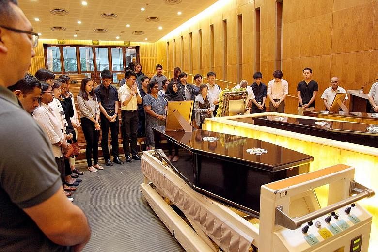 NUS staff at the cremation of "silent mentors". Donated cadavers are used for teaching for up to three years. The bodies are then cremated and the remains returned to the families. First-year medical students from the National University of Singapore