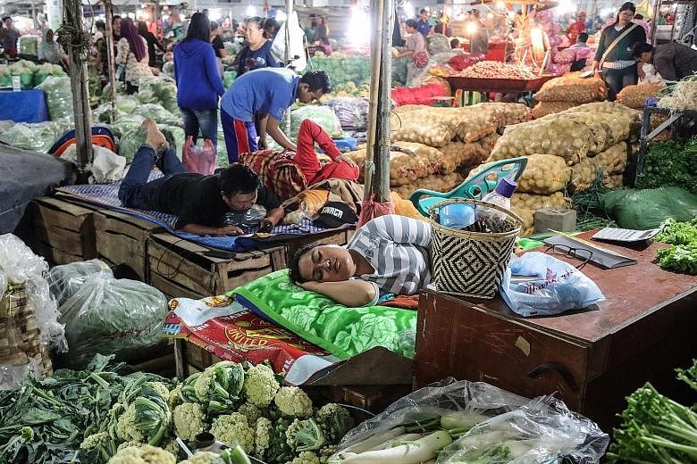 A traditional market in Medan. Indonesia's private consumption, which accounts for about half of gross domestic product, remained flat in the third quarter from a year ago, despite policymakers' efforts to lift the growth rate.
