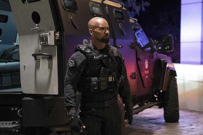 Shemar Moore plays a sergeant newly tasked with heading the Los Angeles Police Department's elite Special Weapons And Tactics unit in S.W.A.T.