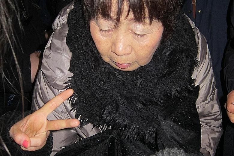 The prosecution said Chisako Kakehi pocketed at least 1 billion yen (S$12 million) from life insurance and inheritance payouts between 2007 and 2013. (Top) The case drew a crowd seeking to attend the judgment trial at the Kyoto district court yesterd