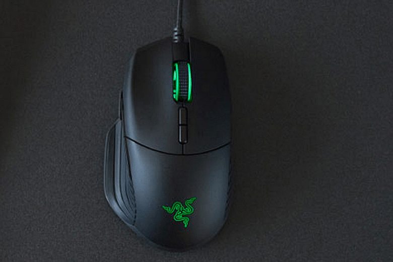 The Basilisk has a unique feature - a dpi, or dots-per-inch, clutch. Sited near where your thumb normally rests, it lowers mouse sensitivity when pressed.