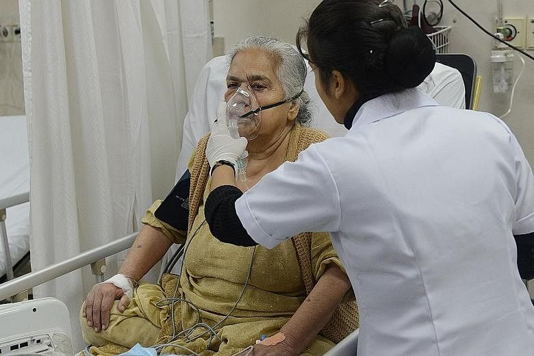 A patient being treated last Friday at New Delhi's Sir Ganga Ram Hospital, which has reported a rise in emergency cases. A respiratory disease specialist at the hospital said many of the worst health effects of the toxic smog would not be seen for ye