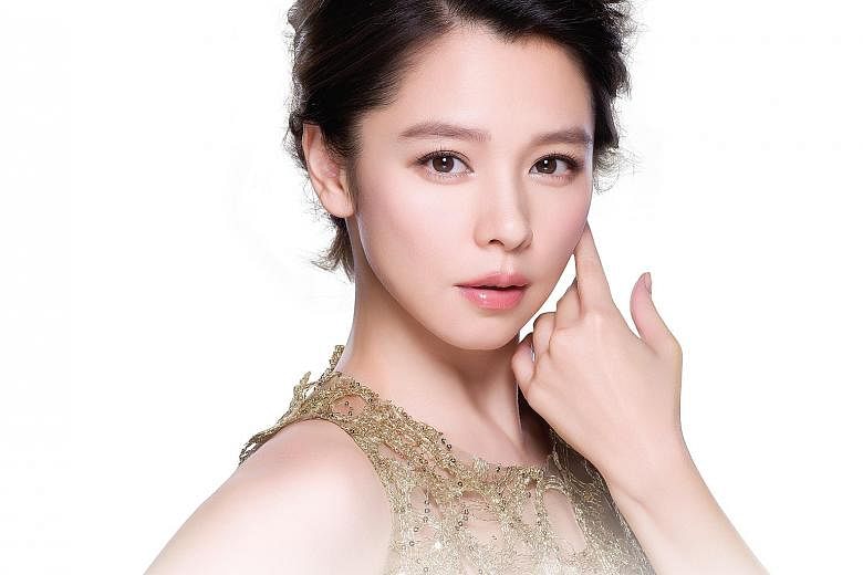 Taiwanese singer Vivian Hsu brushes off rumours that she is doing more advertisements to bail out her husband's firm.